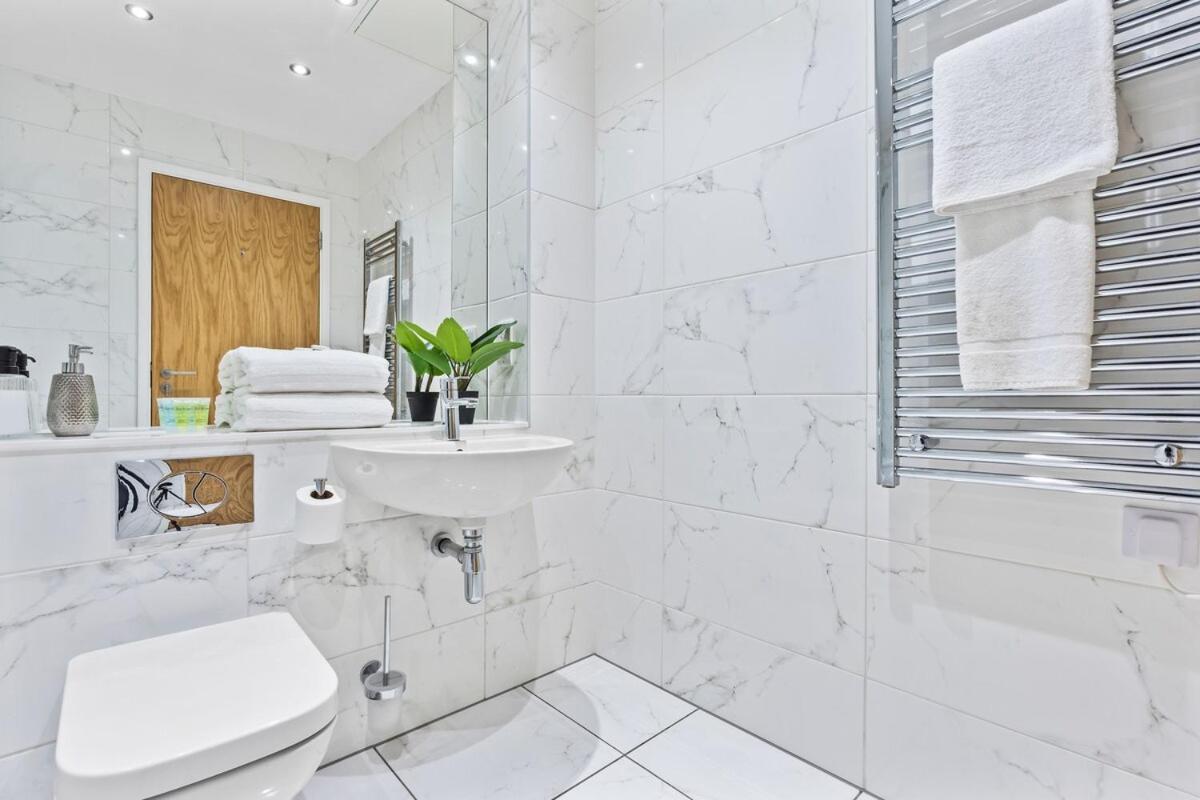 New St Penthouse Luxury - Parking - Contractors Apartment *
